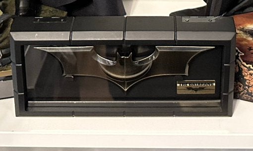 Batarang dark knight rises batman begins noble hot toys, Ophalen of Verzenden, Zo goed als nieuw, Film, Beeldje, Replica of Model