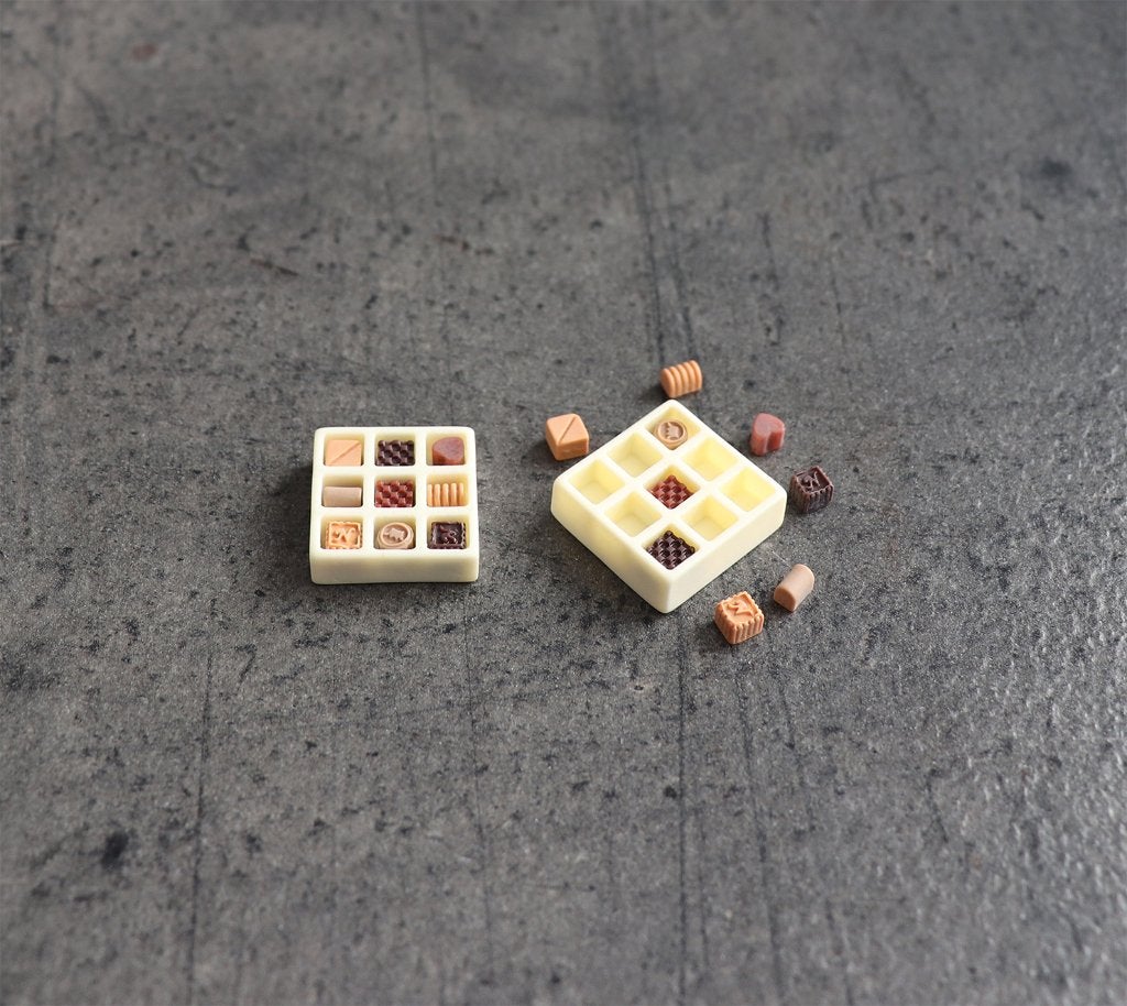 Doos met bonbons doosje chocola miniatuur nieuw 1:12, Ophalen of Verzenden, Nieuw, Decoratie