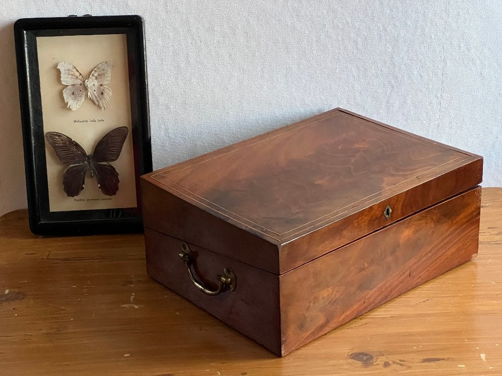 ANTIEKE MAHONIE SCHRIJFKIST MET ENKELE ACCESSOIRES, Ophalen of Verzenden