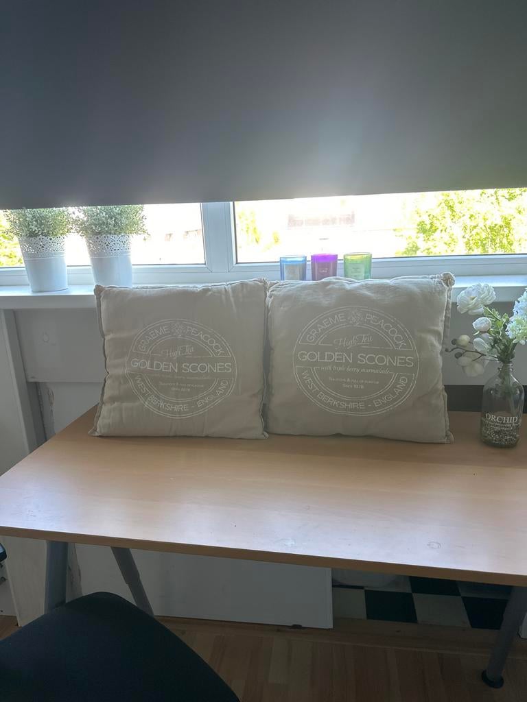 Set van 2 decoratieve kussens 'Golden Scones', Ophalen, Gebruikt, Beige, Vierkant