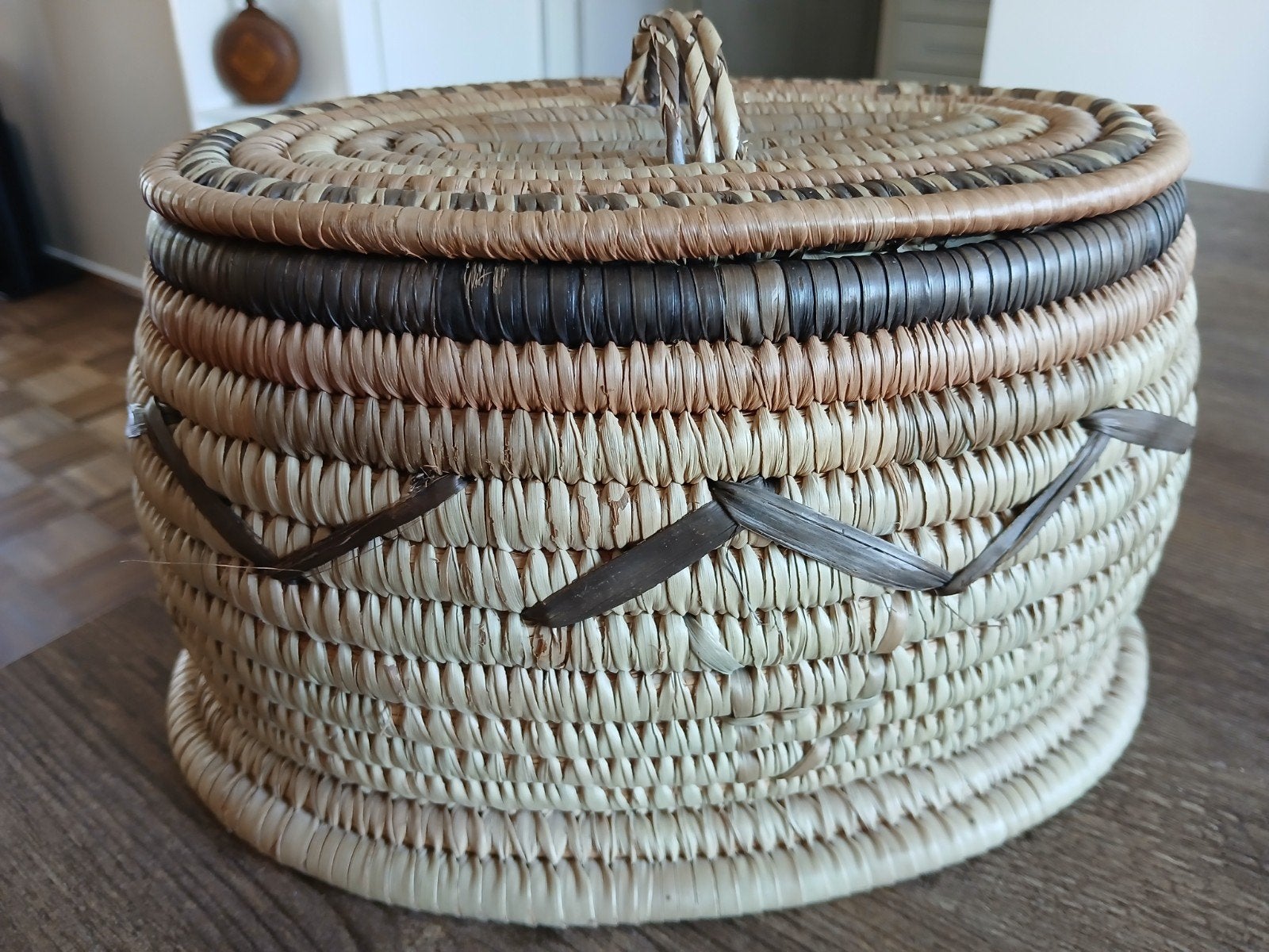 Afrikaanse mand met deksel, Mand, Ophalen of Verzenden, Zo goed als nieuw, Riet