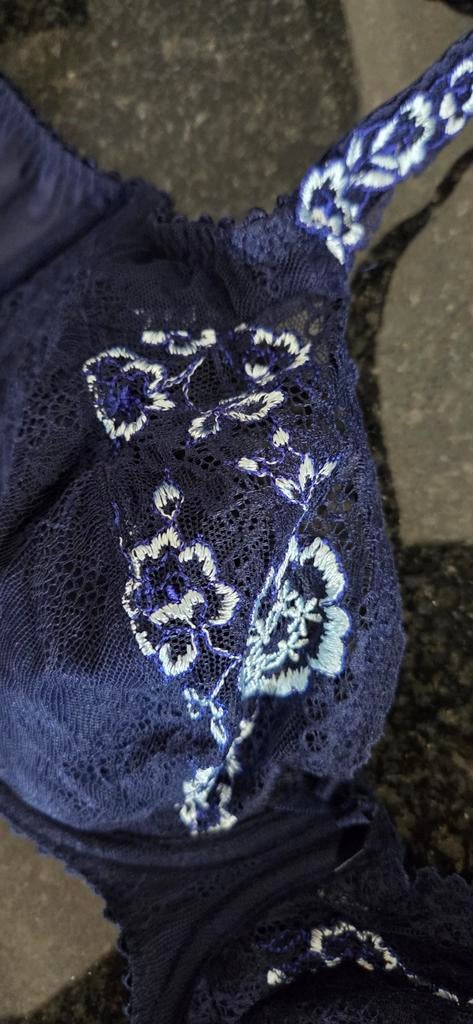 Prima Donna BH 90C - Donkerblauw met borduursel, Kleding | Dames, Ondergoed en Lingerie, Prima Donna, Ophalen of Verzenden, Blauw