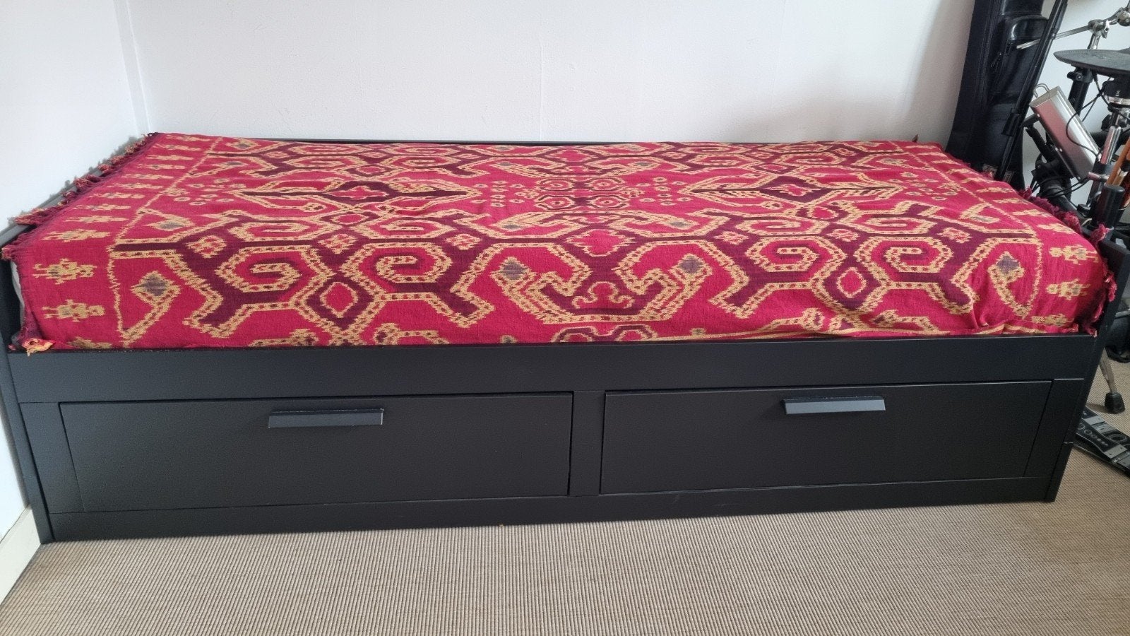 IKEA Bedbank met 2 matrassen en lades, Huis en Inrichting, Ophalen, Zwart, Tweepersoons, Zo goed als nieuw