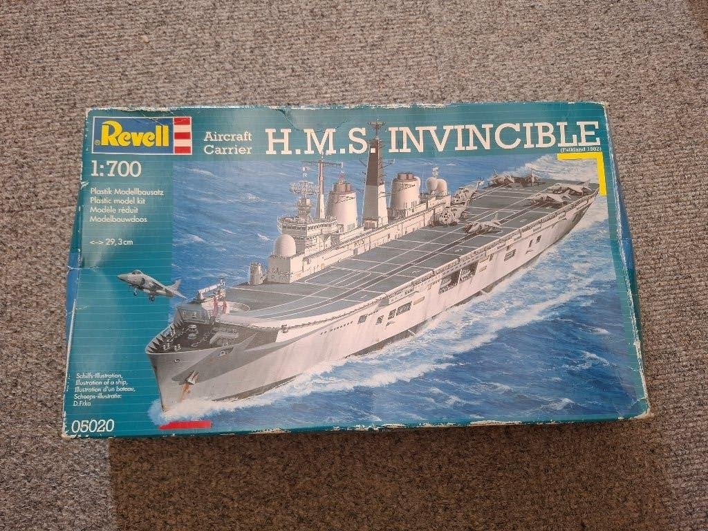 1/700 Revell HMS Invincible vliegdekschip, Ophalen of Verzenden, Zo goed als nieuw, 1:200 of kleiner, Revell