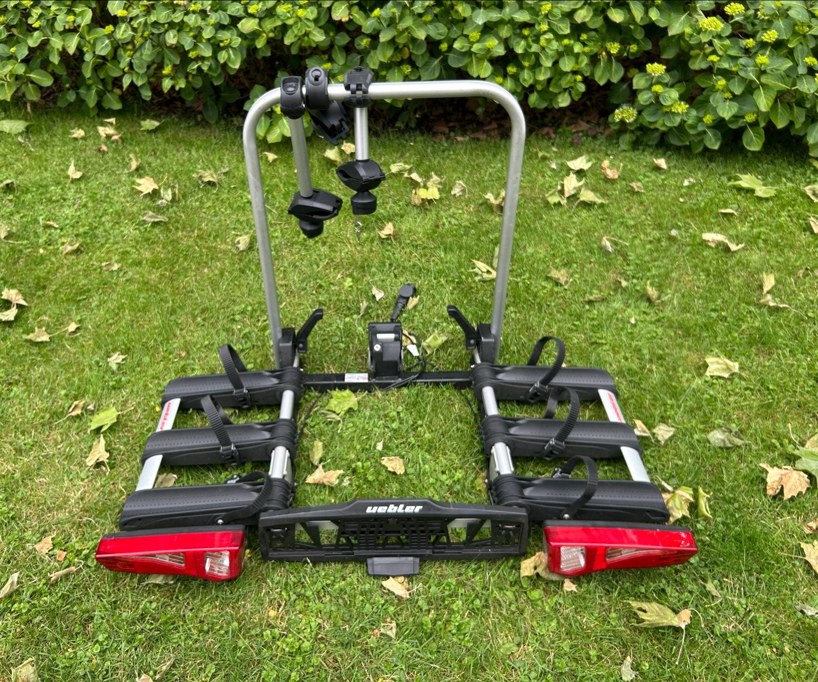 Uebler i31 Kantelbare Fietsendrager voor 3 fietsen, Auto diversen, Fietsendragers, Zo goed als nieuw, Trekhaakdrager, 3 fietsen of meer