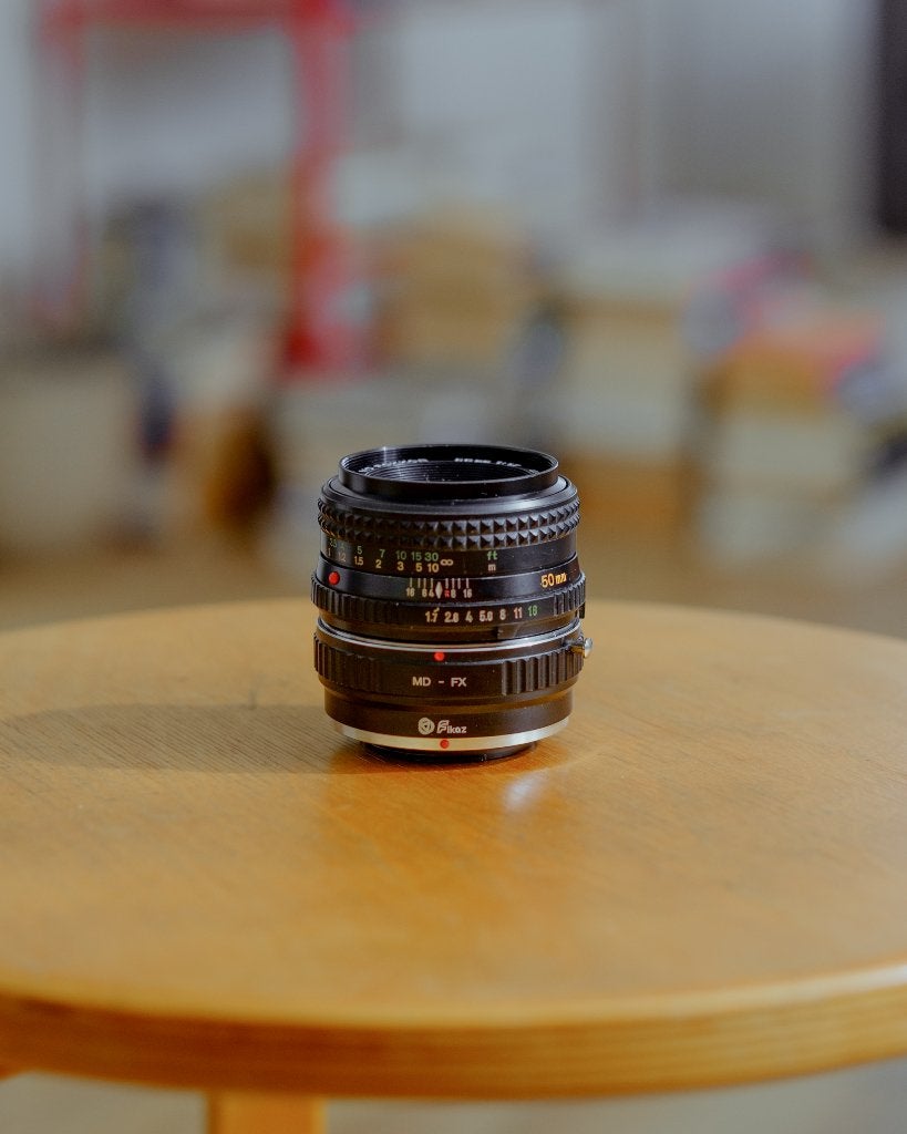 Minolta MD Rokkor 50mm f/1.7 + Fikaz MD-FX converter, Gebruikt, Ophalen of Verzenden, Standaardlens, 50 mm