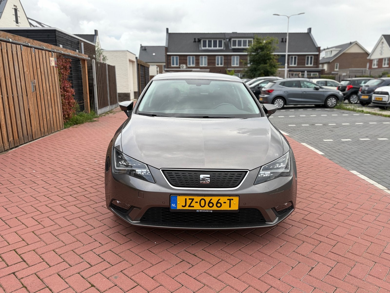 Seat Leon 1.0 TSI 116PK | Full LED | CarPlay | Camera | PDC, Voorwielaandrijving, Stof, Zwart, Parkeersensor