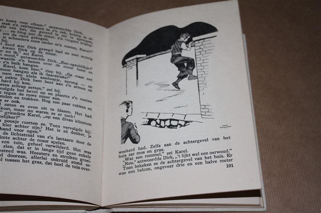 De radioclub. P.J. van Emburg. Kluitman 1e dr. 1938., Ophalen of Verzenden, Gelezen