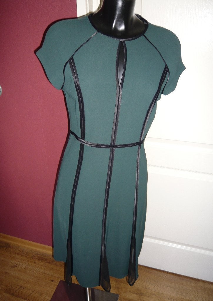 Karl Lagerfeld Original jurk groen (was €365) mt 36, Kleding | Dames, Jurken, Nieuw, Maat 34 (XS) of kleiner, Groen, Knielengte
