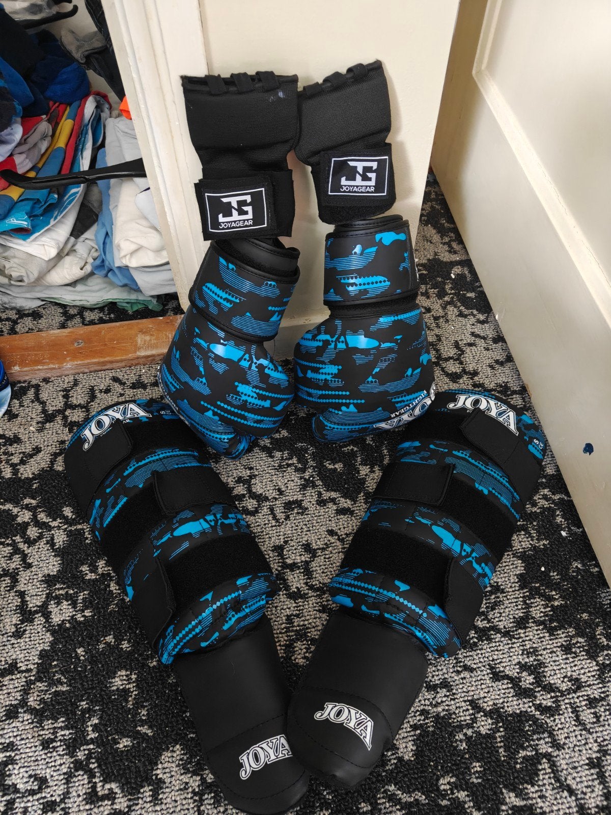 Complete kickboks set - zo goed als nieuw, Sport en Fitness, Vechtsporten en Zelfverdediging, Overige, Maat XS of kleiner, Vechtsportbescherming