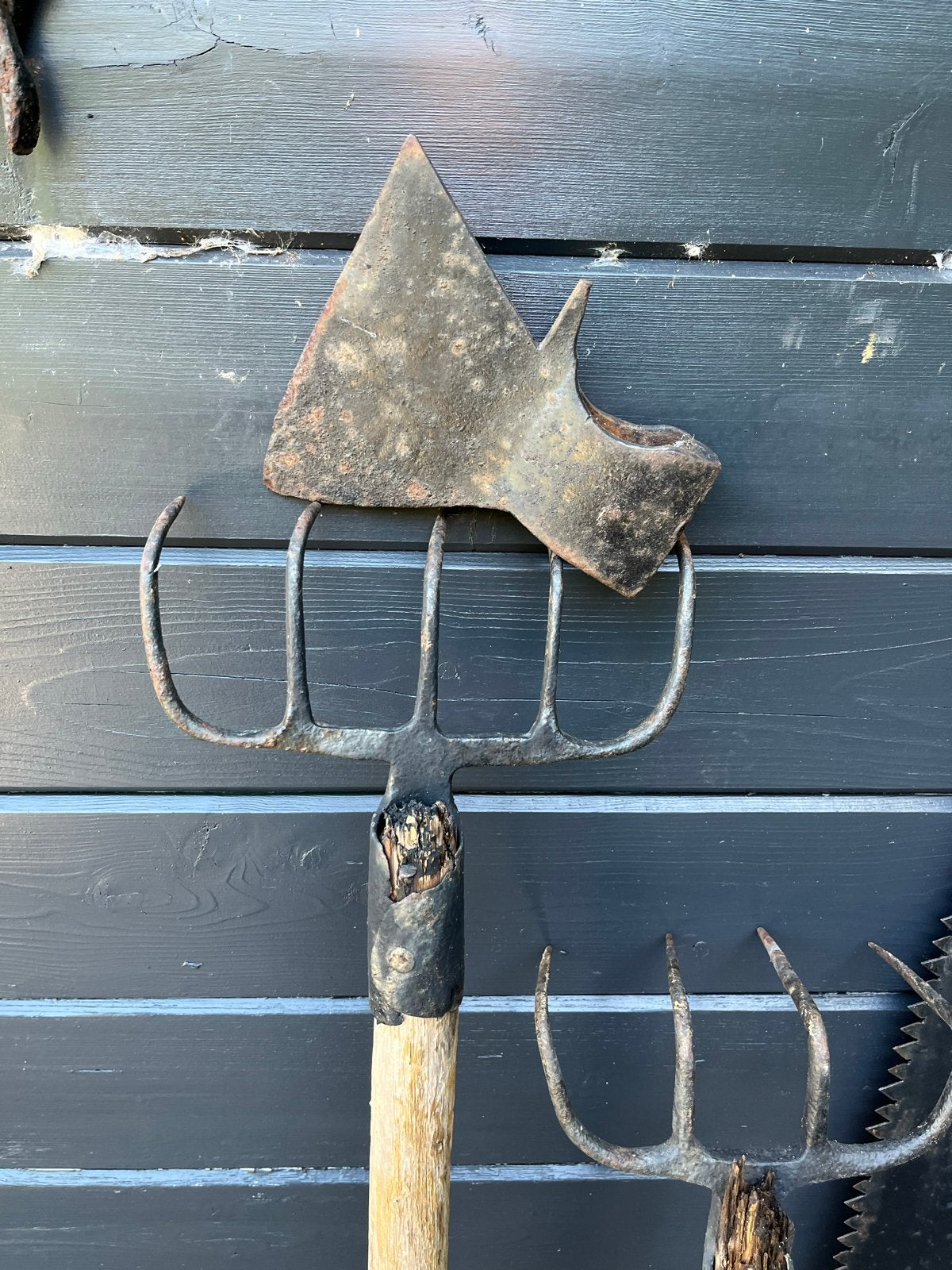 Antiek gereedschap voor decoratie, Ophalen