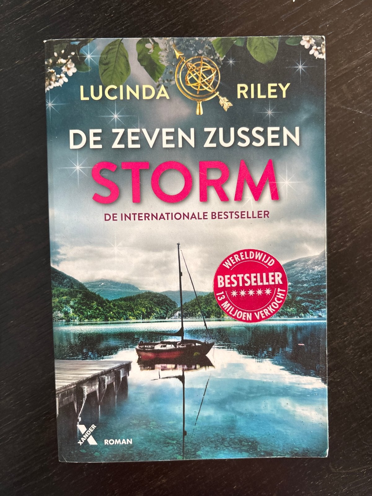 De Zeven Zussen - Storm (Lucinda Riley), Boeken, Ophalen of Verzenden, Zo goed als nieuw, Nederland