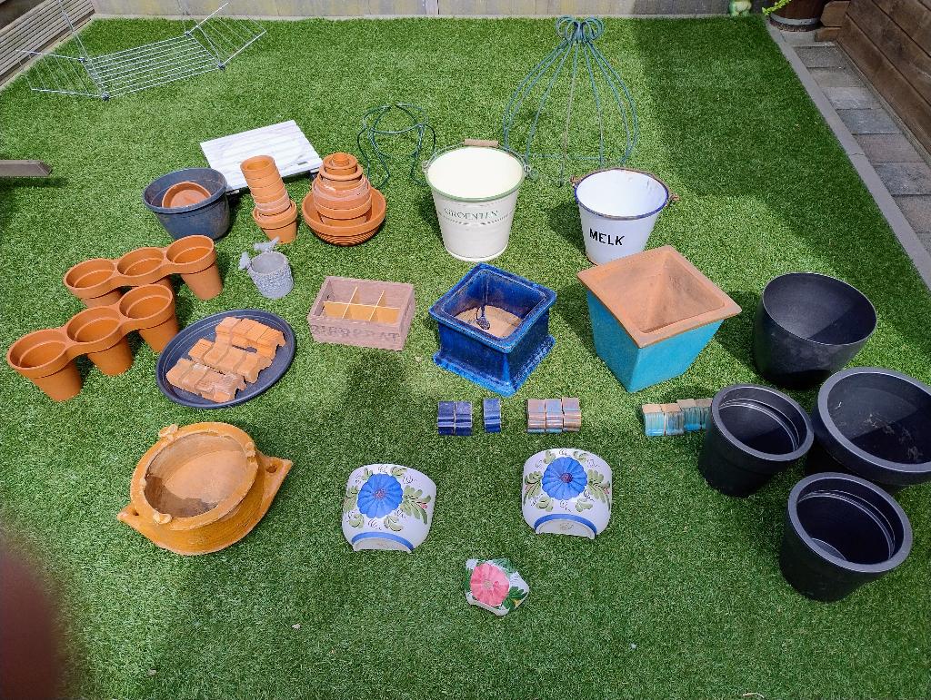 heel veel bloempotten /stenen binnenpotjes emmers hangpotjes, Ophalen, Gebruikt, Rond, Tuin