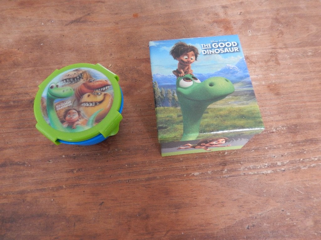 Doosje en bakje van the good dinosaur (zgan), Ophalen of Verzenden, Zo goed als nieuw
