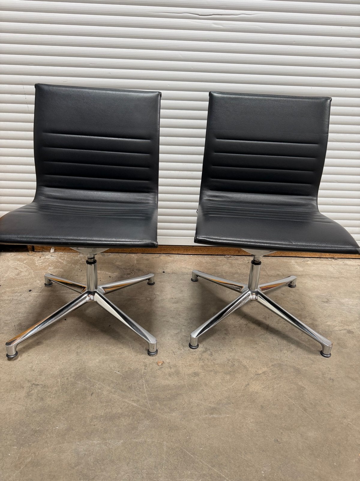 2x ICF Eames stoelen in goede staat, Ophalen, Gebruikt, Twee, Zwart