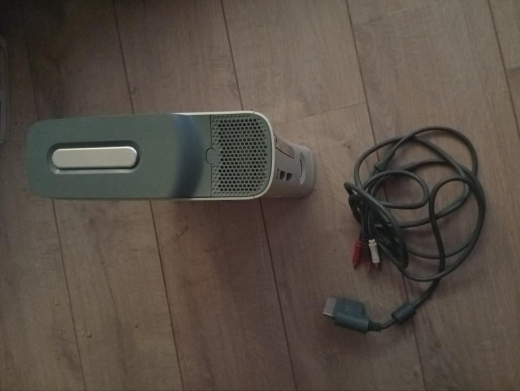 Xbox 360 console met tv kabel, Spelcomputers en Games, Spelcomputers | Xbox 360, Ophalen of Verzenden