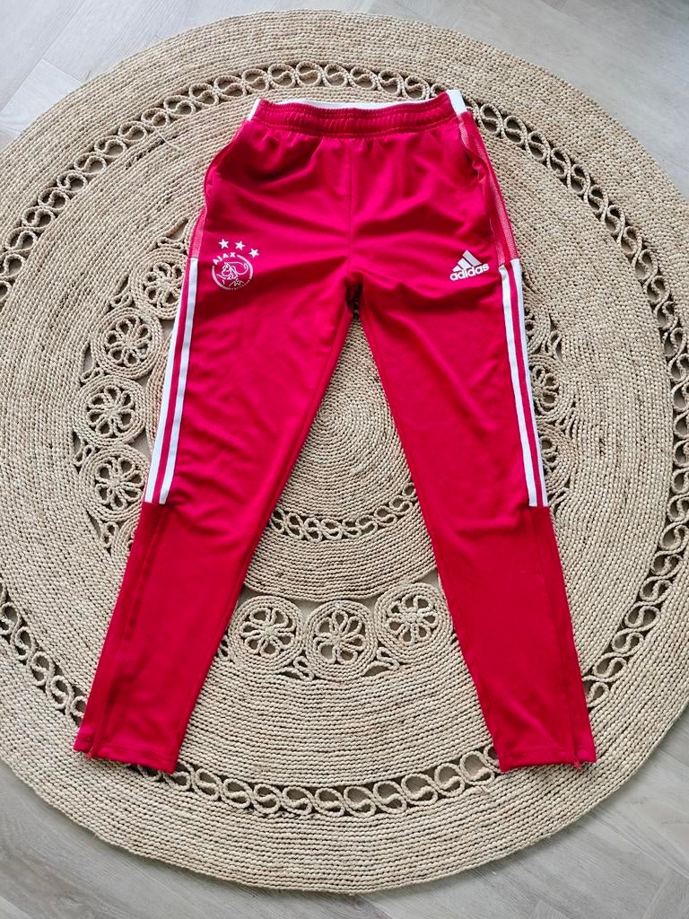 Adidas Ajax trainingsbroek junior – rood/wit – ZGAN, Overige typen, Ophalen of Verzenden, Zo goed als nieuw, Maat 34 (XS) of kleiner