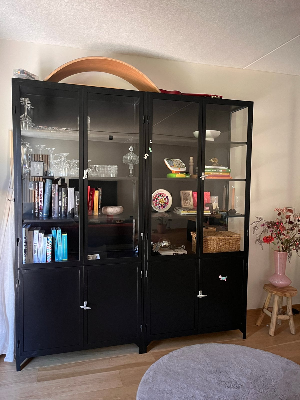 Industriële vitrinekast Old Basics zwart metaal glas, Huis en Inrichting, Ophalen, 200 cm of meer, 25 tot 50 cm, Met deur(en)