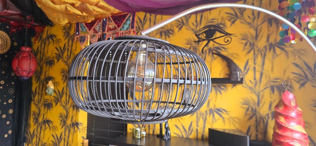 Booglamp met bamboe kap en rookglas lamp, Ophalen, Gebruikt