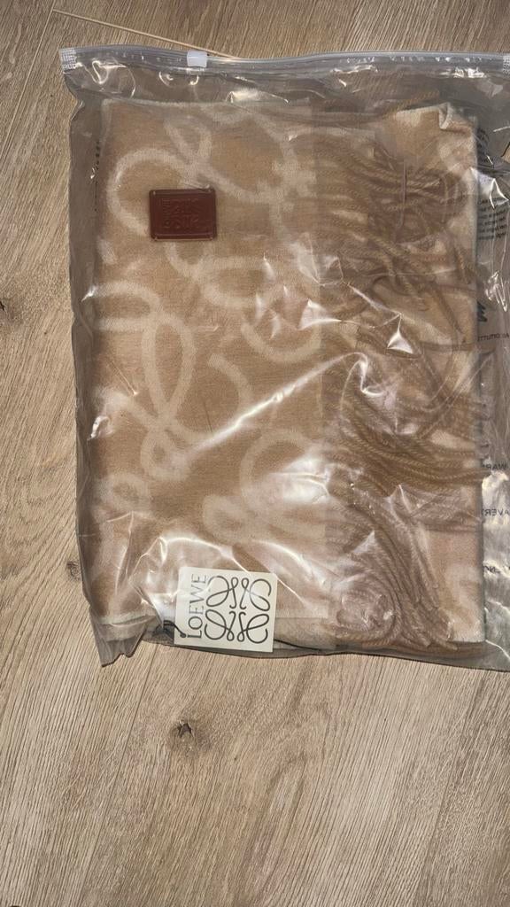 Loewe Anagram Sjaal - Nieuw met label, Kleding | Heren, Mutsen, Sjaals en Handschoenen, Ophalen of Verzenden, Nieuw