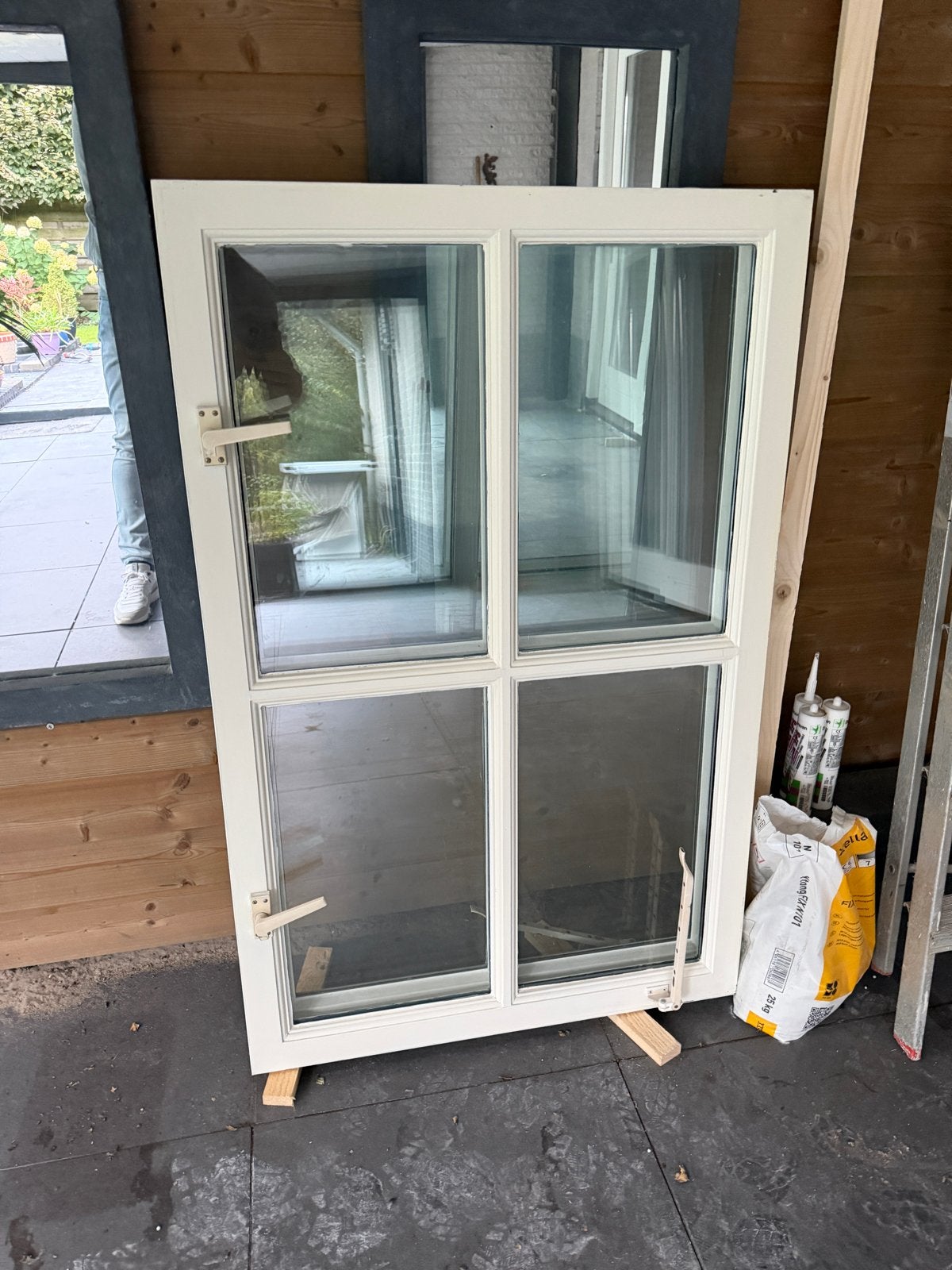 Hardhouten kozijn met twee uitzetramen, Ophalen, Gevelraam of Ruit, Gebruikt, 120 tot 160 cm