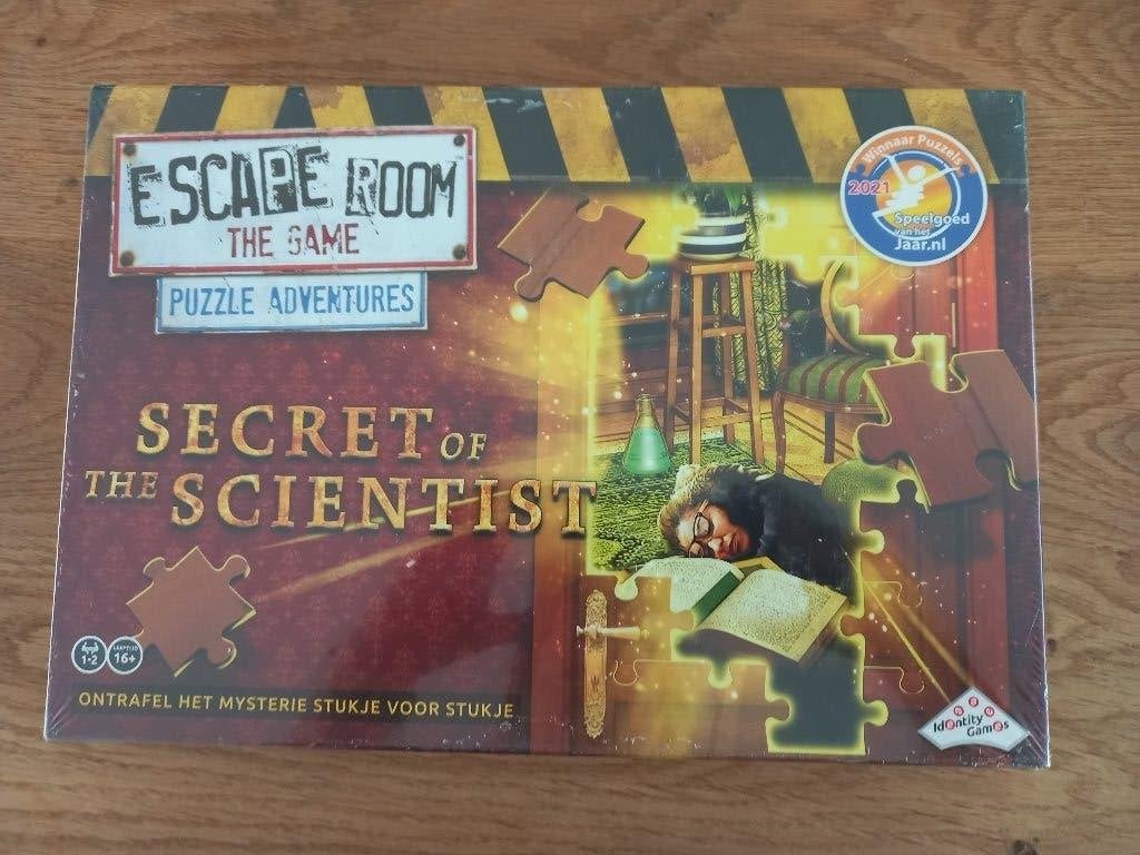Escape Room Puzzle Adventures: Secret of The Scientist NL, Een of twee spelers, Ophalen of Verzenden, Zo goed als nieuw, Identity Games