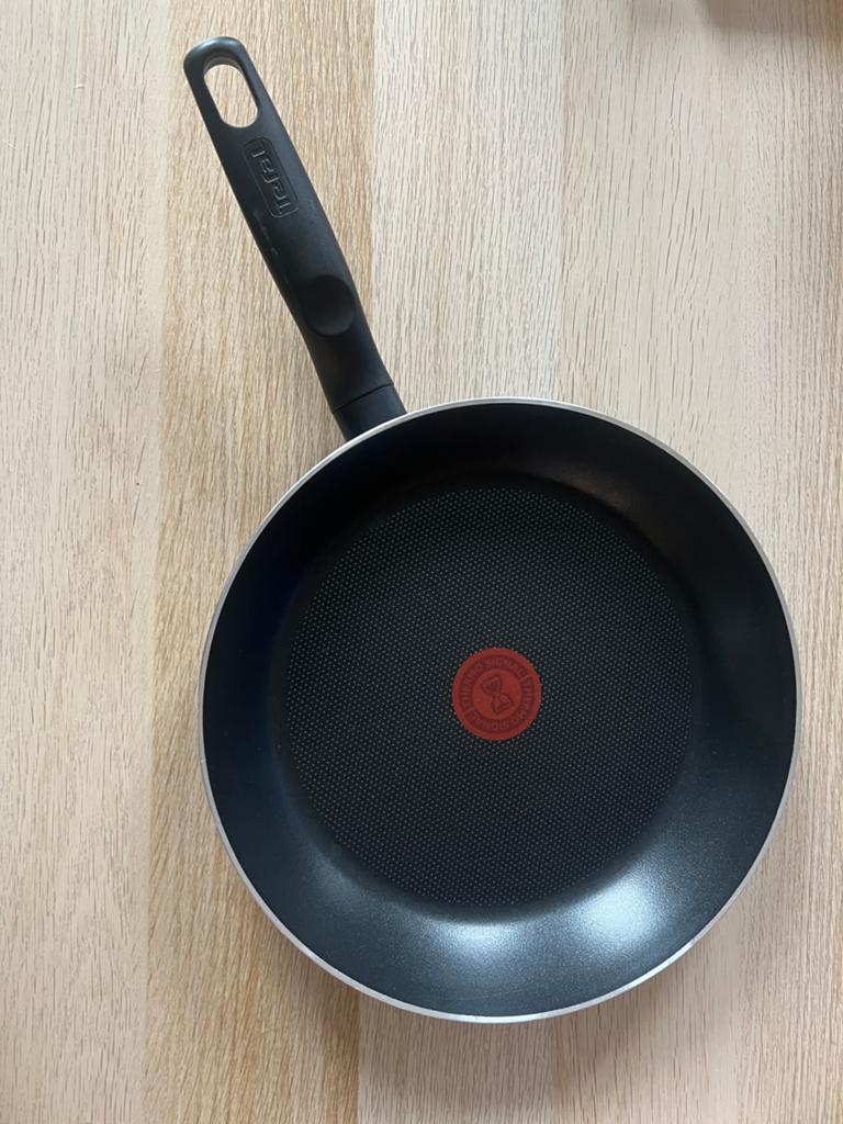 New Tefal Frying Pan 28cm - Perfect for any kitchen!, Huis en Inrichting, Ophalen of Verzenden, Zo goed als nieuw, Koekenpan of Braadpan