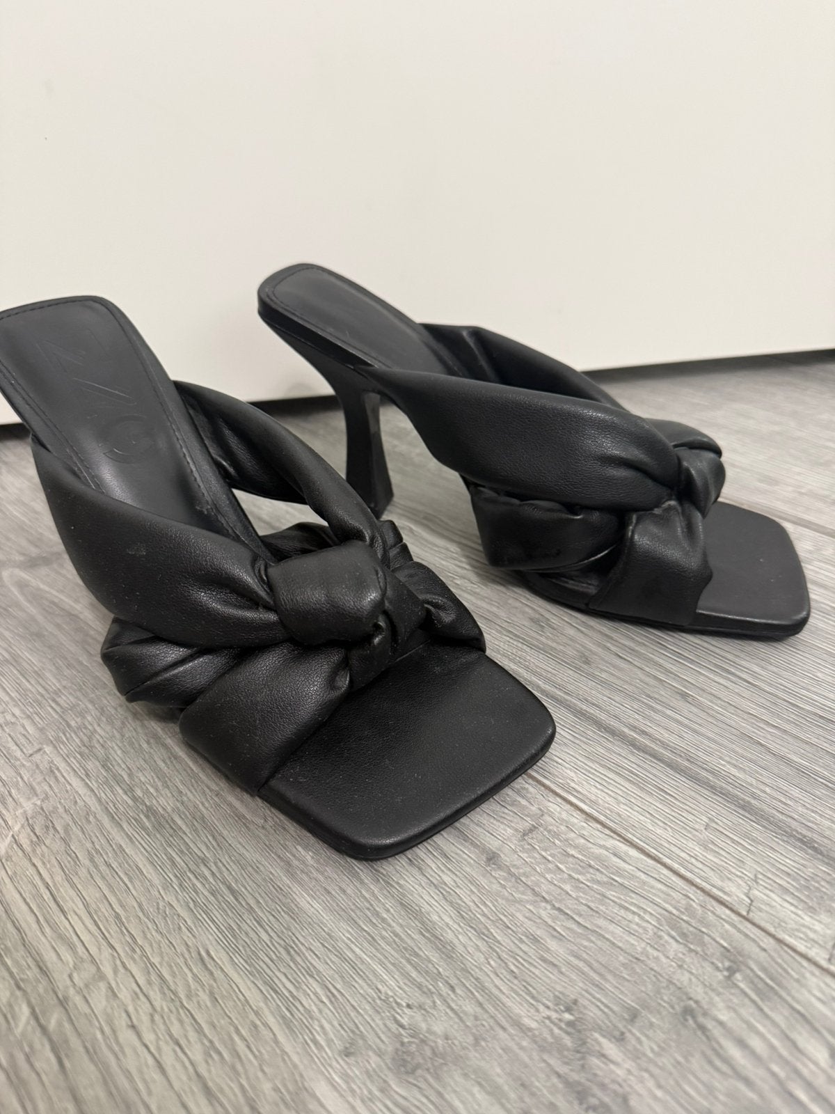 Nieuw Mango hakken maat 39, Zwart, Nieuw, Ophalen of Verzenden, Schoenen met hoge hakken
