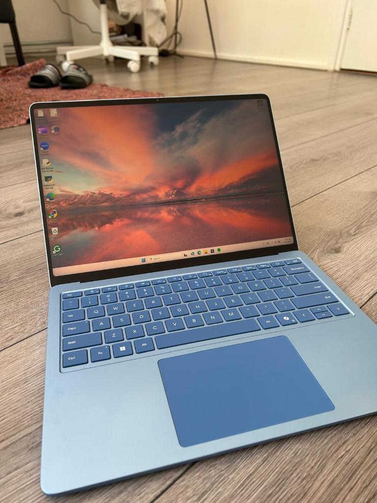 Microsoft Surface Laptop 7 Copilot + PC (Sapphire color), Computers en Software, Windows Laptops, Gebruikt, 14 inch, SSD, 3 tot 4 Ghz