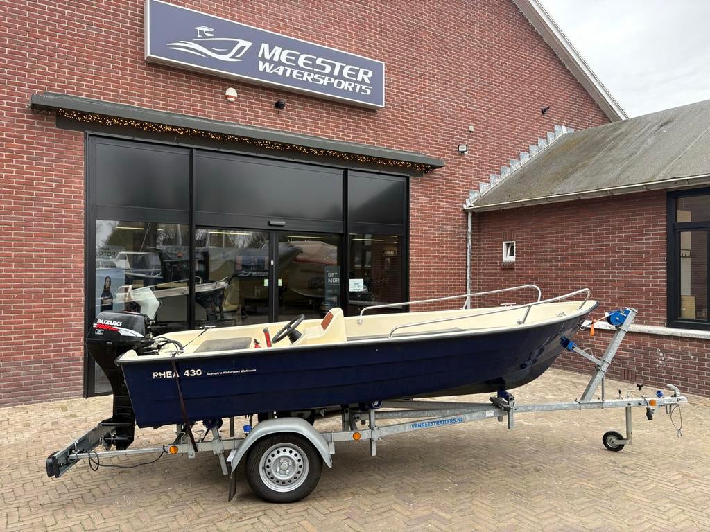 Mooie Rhea 430 vis/consoleboot met Suzuki 9,9pk en trailer, Ophalen, Gebruikt, Tot 10 pk, 3 tot 6 meter