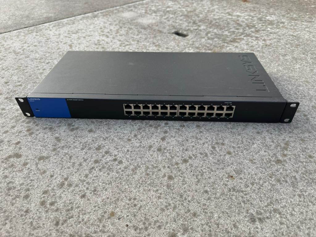 Linksys LGS124V2 – 24-port Gigabit Switch, Computers en Software, Netwerk switches, Gebruikt, Ophalen