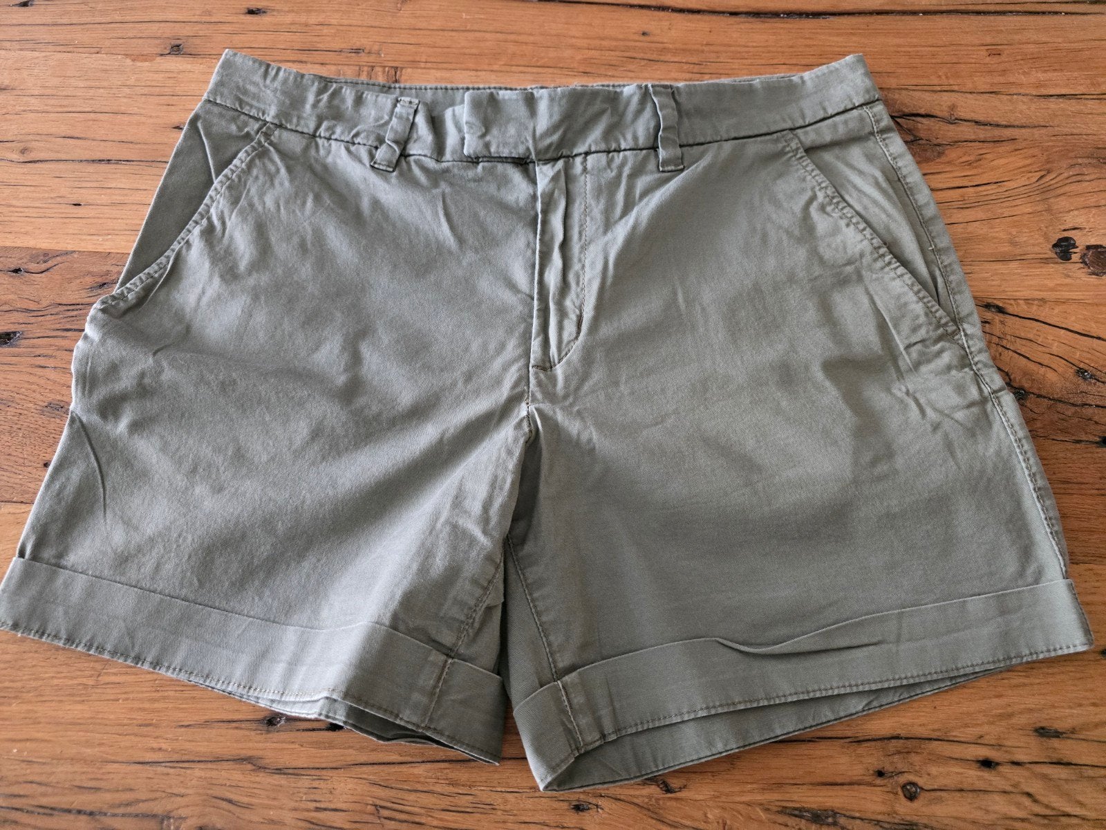 Te koop nieuwe groene dames korte broek, merk H&M, maat 40., Maat 38/40 (M), H&M, Kort, Nieuw
