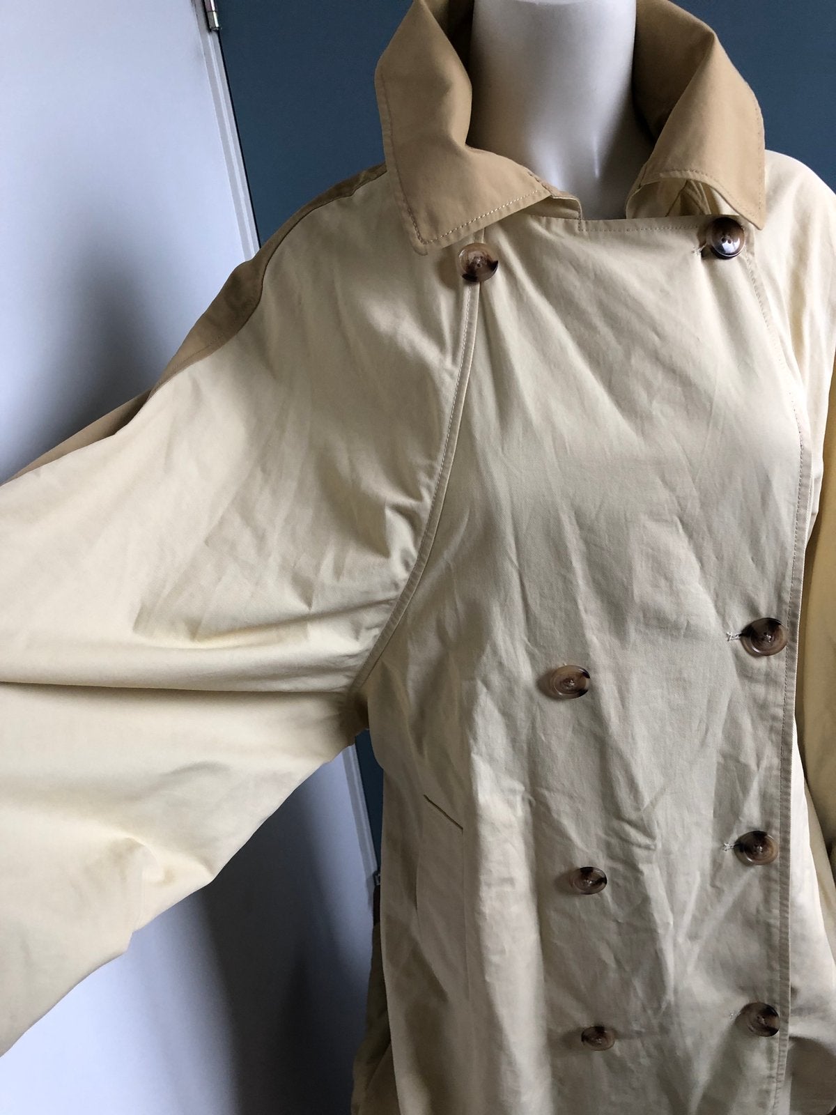 Edited trenchcoat beige lichtgeel 38 ruimvallend, Maat 38/40 (M), Beige, Ophalen of Verzenden, Zo goed als nieuw