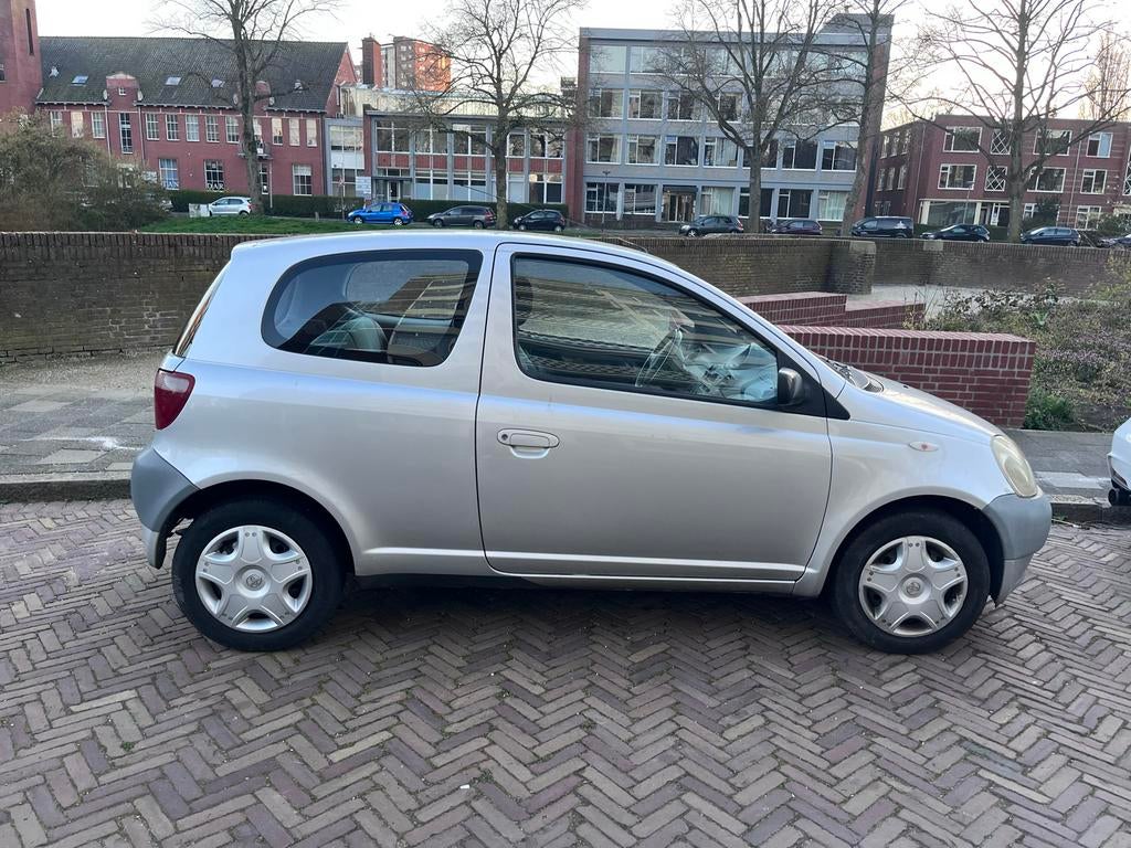 Toyota Yaris 1.0 16V Vvti 3DR 1999 Grijs, Voorwielaandrijving, 4 cilinders, 400 kg, 68 pk