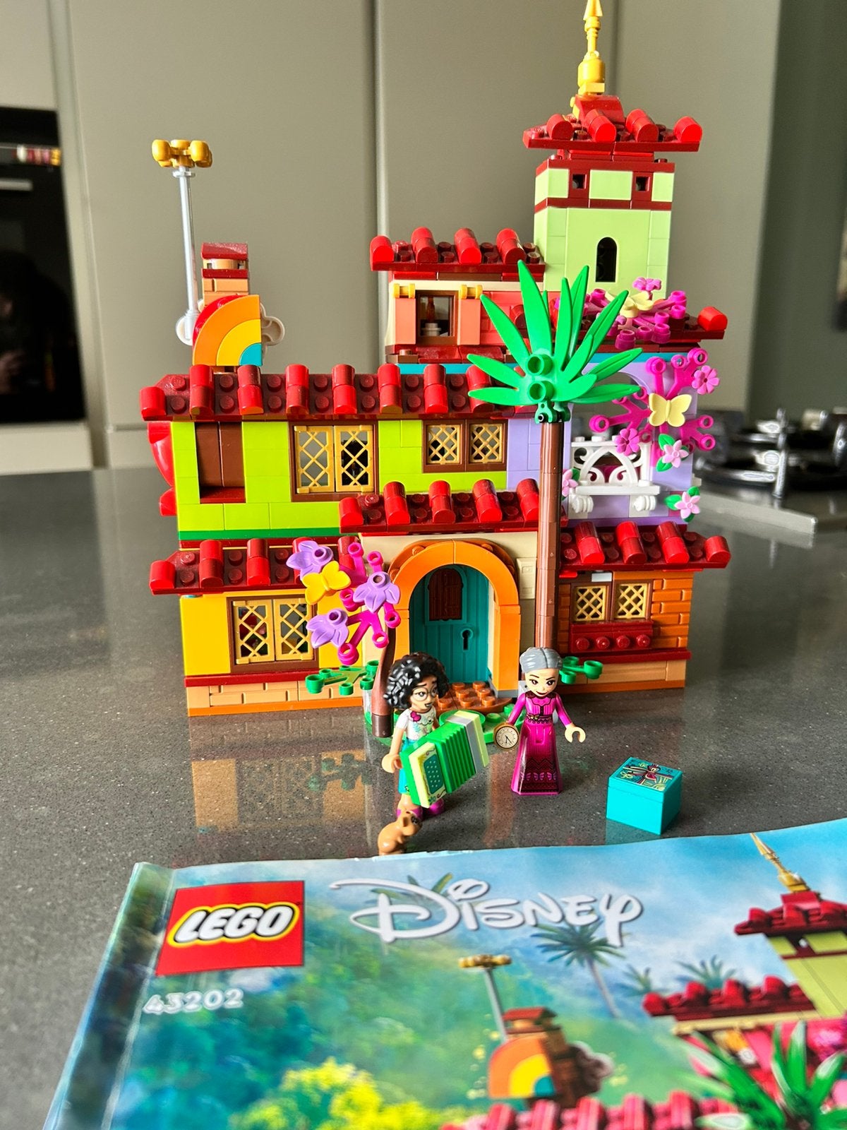 Lego Disney Encanto huis Madrigal 43202, Ophalen of Verzenden, Zo goed als nieuw