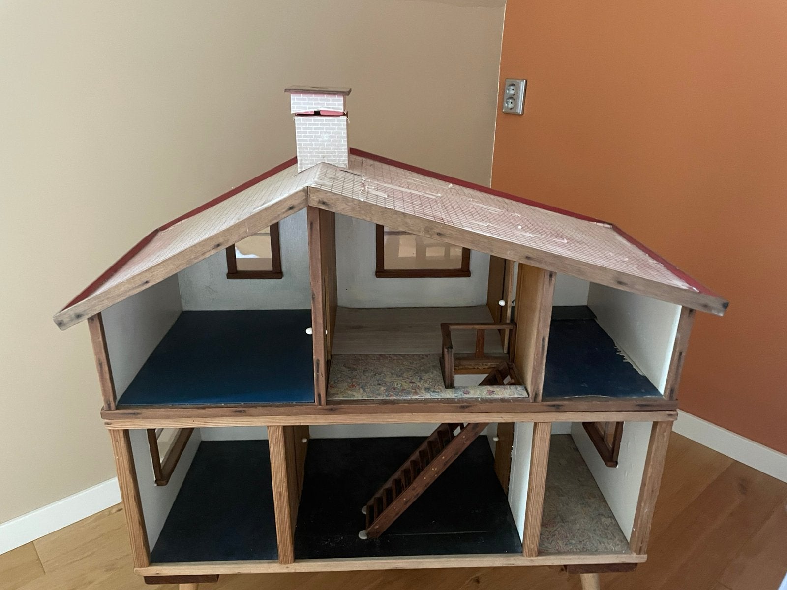 Poppenhuis en poppenmeubels, Ophalen, Zo goed als nieuw, Poppenhuis