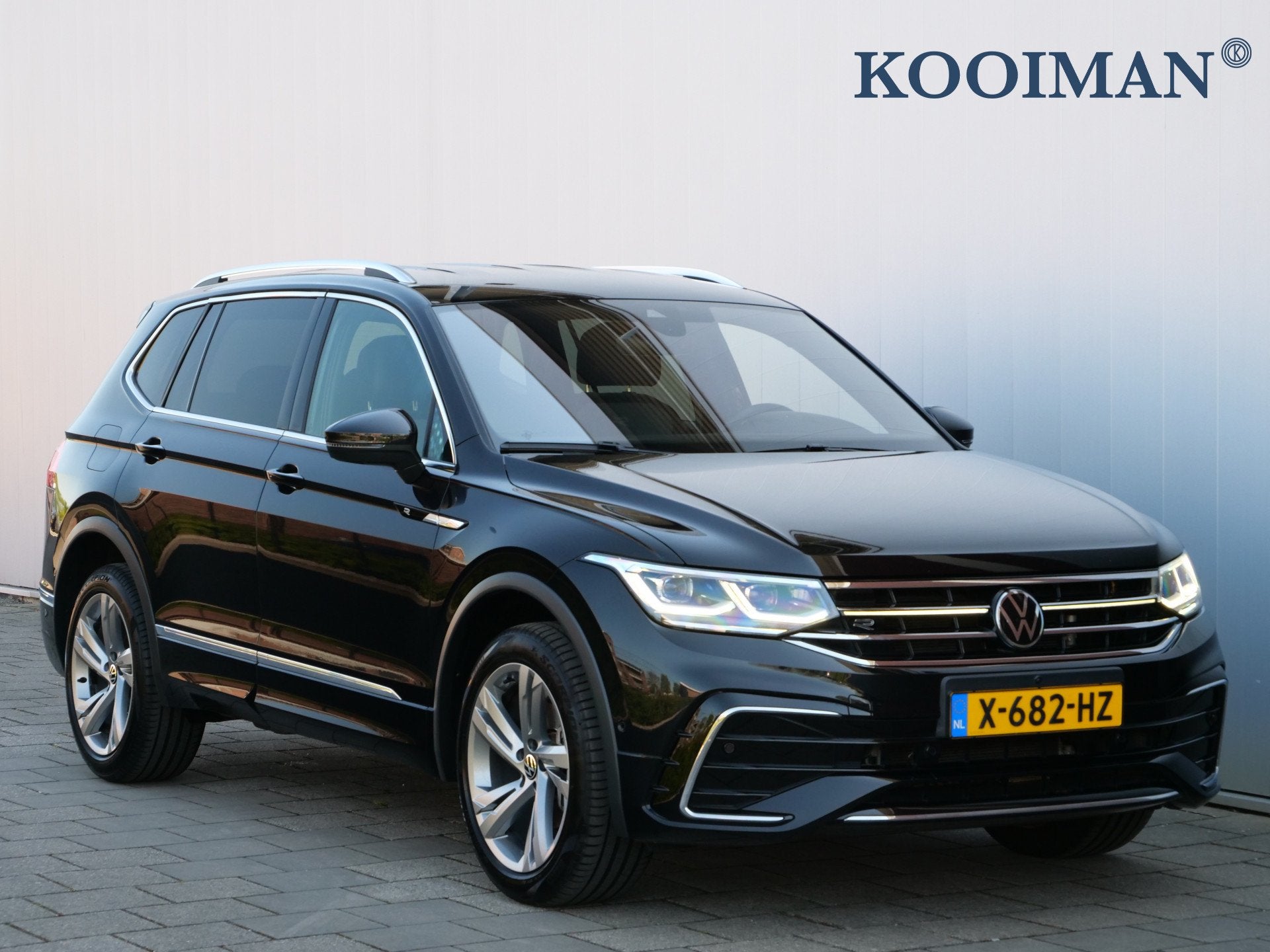 Volkswagen Tiguan Allspace 1.5 TSI R-Line Business 150 Pk Au, 4 cilinders, 150 pk, Alcantara, Zwart