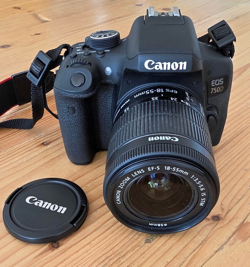 Canon EOS 750D met 18-55 mm objectief, Ophalen of Verzenden, Zo goed als nieuw, 24 megapixels, Minder dan 4 keer