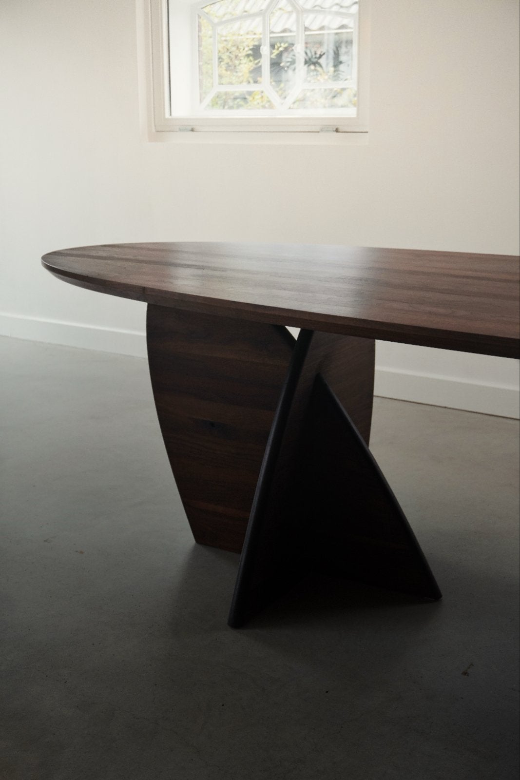 Circulair notenhout designtafel op maat, 150 tot 200 cm, Ophalen of Verzenden, Vijf personen of meer, Modern