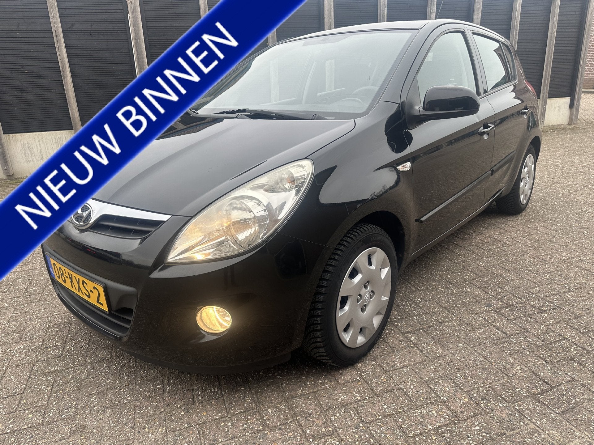 Hyundai i20 1.2i DynamicVersion 5-drs Airco APK Keurige auto, Auto's, Gebruikt, 4 cilinders, Zwart, Origineel Nederlands