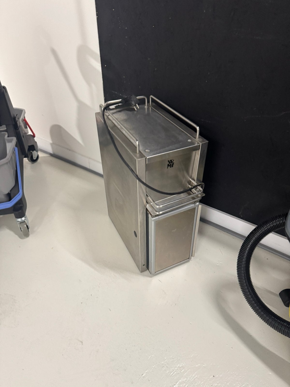WMF Melkkoeler - Compact en Efficiënt, Ophalen of Verzenden, Minder dan 75 liter, Zonder vriesvak, Gebruikt