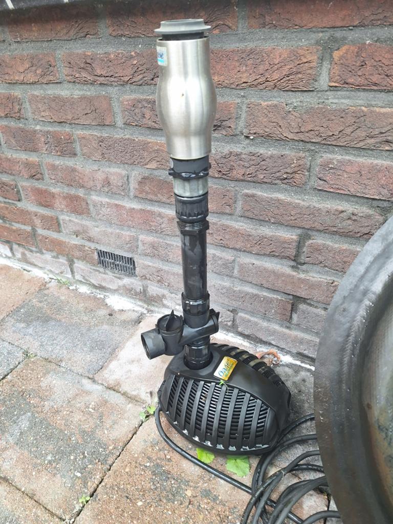 Vijverbak met pomp, Ophalen, Gebruikt, Vijverpomp