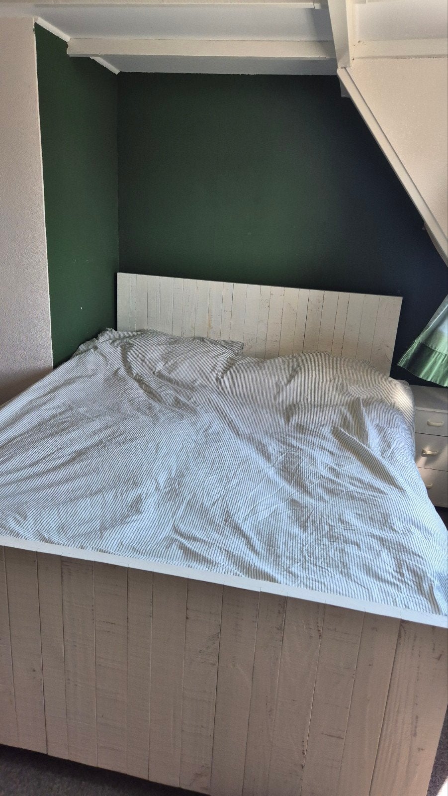 Tweepersoonsbed van wit steigerhout, Huis en Inrichting, Slaapkamer | Bedden, Ophalen, Steigerhout, Tweepersoons, 160 cm