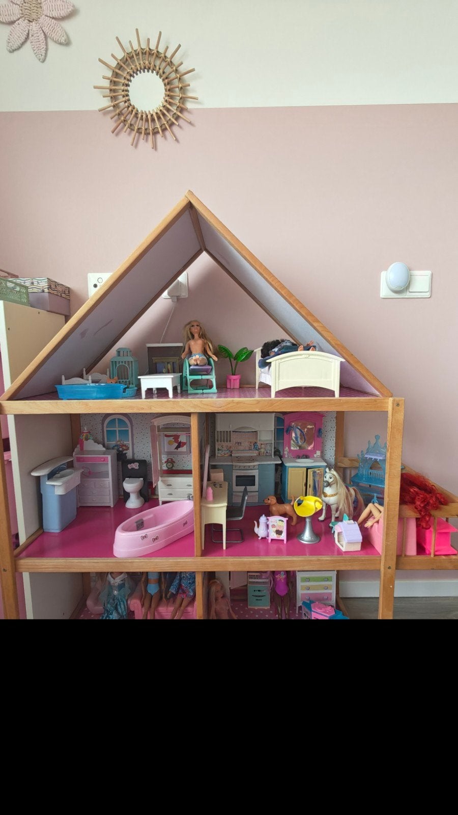 XXL houten barbiehuis met veel spullen!, Ophalen, Poppenhuis
