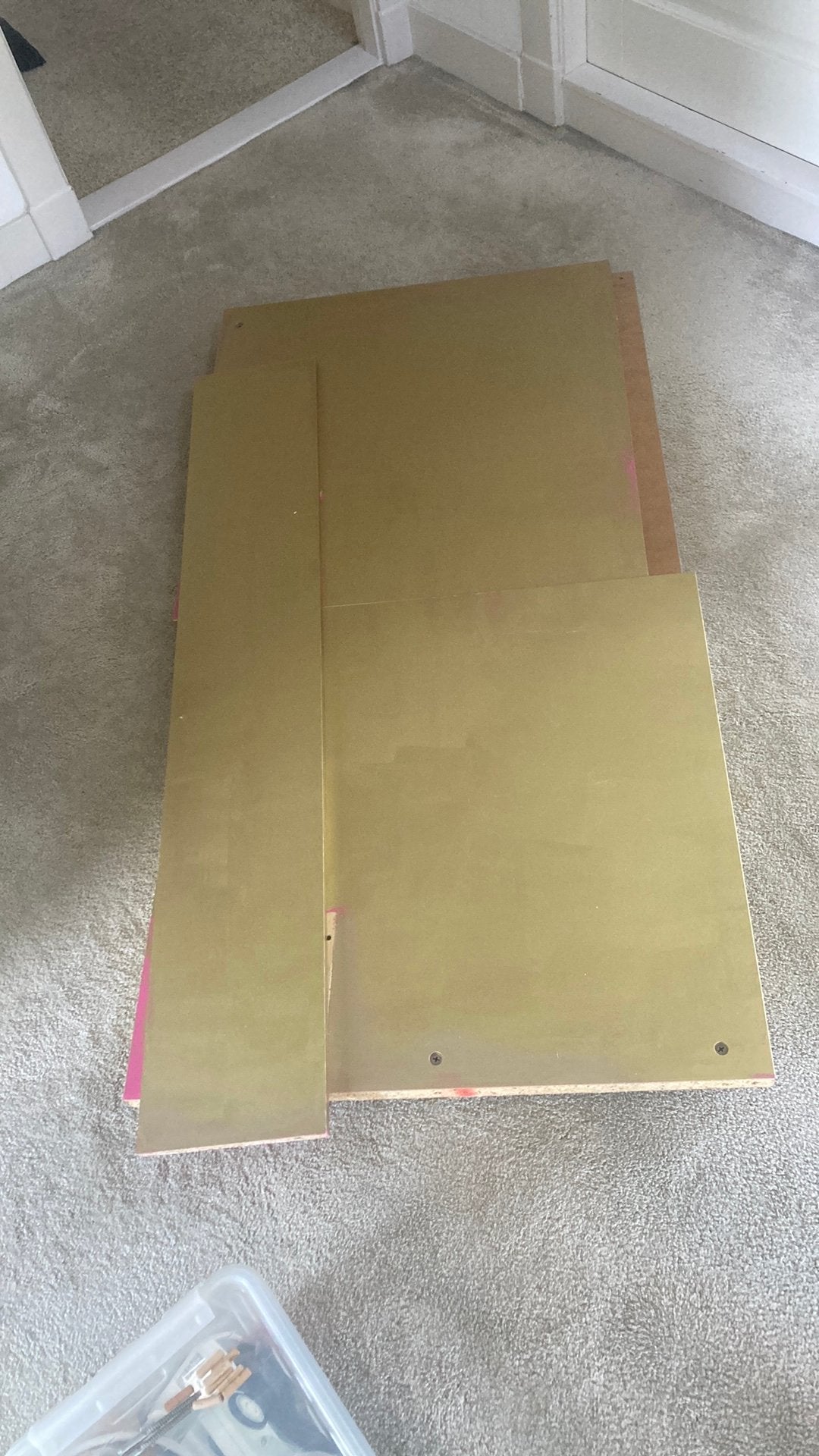 Goudgeverfd ikea bureau, Ophalen, Overige materialen, 4 tot 8 cm, Zo goed als nieuw