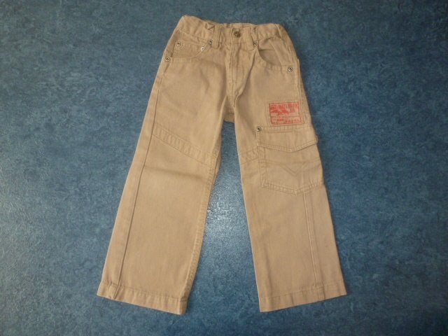 1 effen beige lange broekje met voor/achter zakjes maat 104, Ophalen of Verzenden, Zo goed als nieuw, Jongen, Broek
