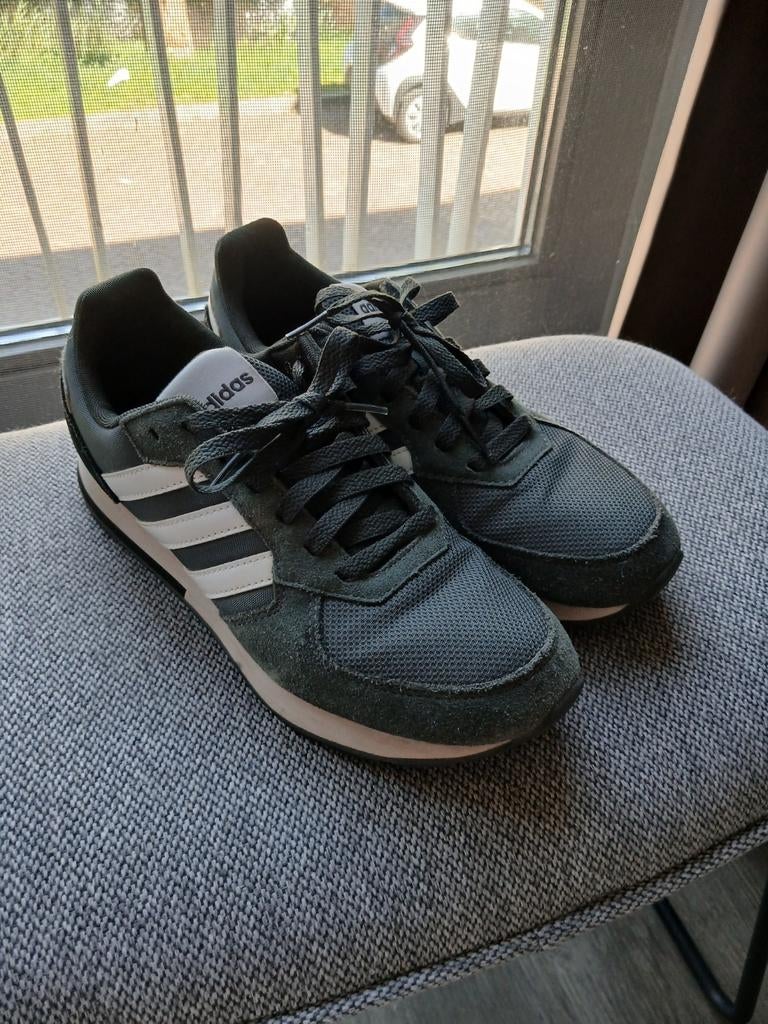 Adidas sneakers maat 40 - Grijs met witte strepen, Adidas, Ophalen of Verzenden, Sneakers of Gympen, Gedragen