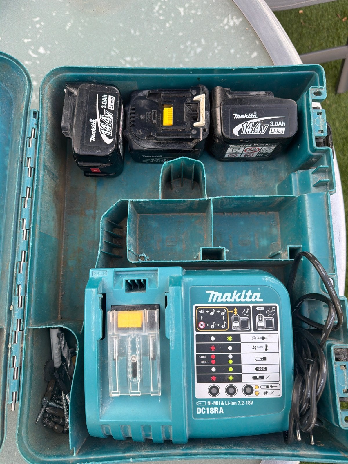 Makita DC18RA Oplader met 3x 14.4V 3.0Ah Li-ion Accu's, Ophalen, Gebruikt