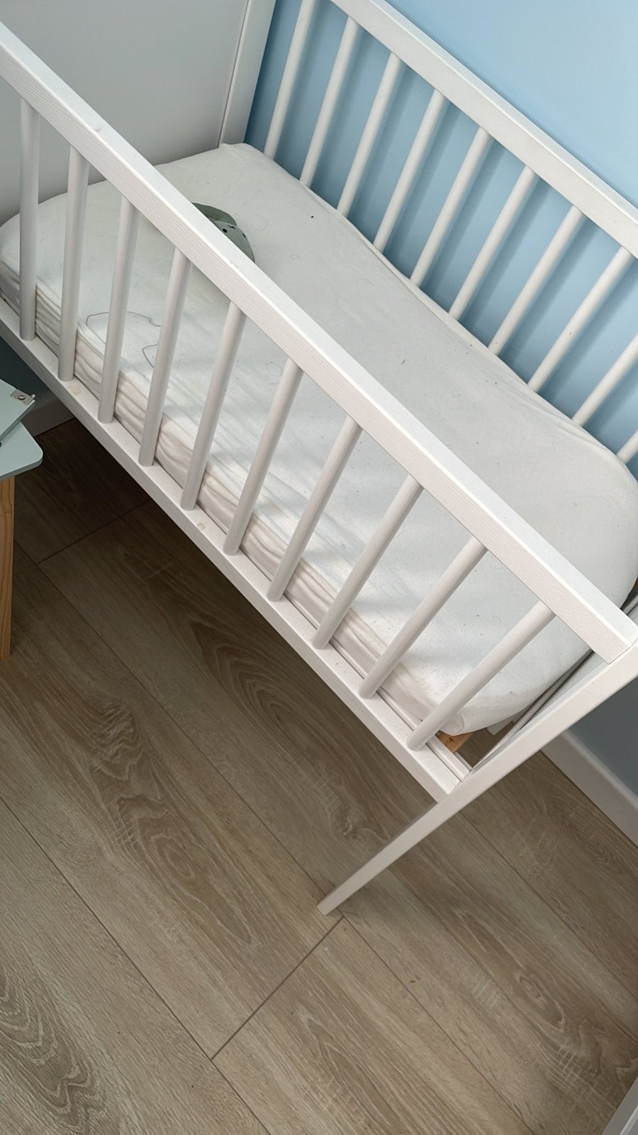 Houten baby wiegje met matras, Kinderen en Baby's, Babywiegjes en Ledikanten, Ophalen, Zo goed als nieuw, Ledikant