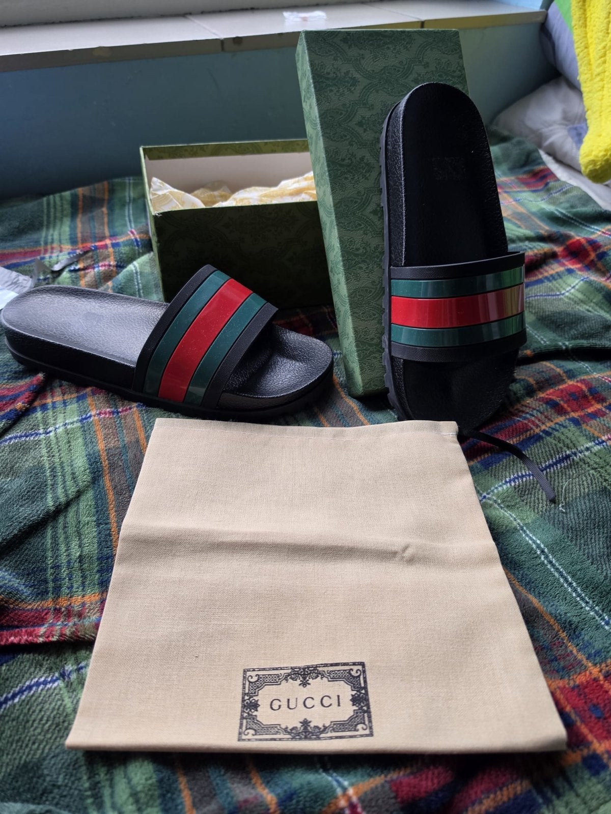 Gucci Slippers Maat 44 - Zo goed als nieuw, Kleding | Heren, Schoenen, Ophalen of Verzenden, Zo goed als nieuw, Zwart, Slippers